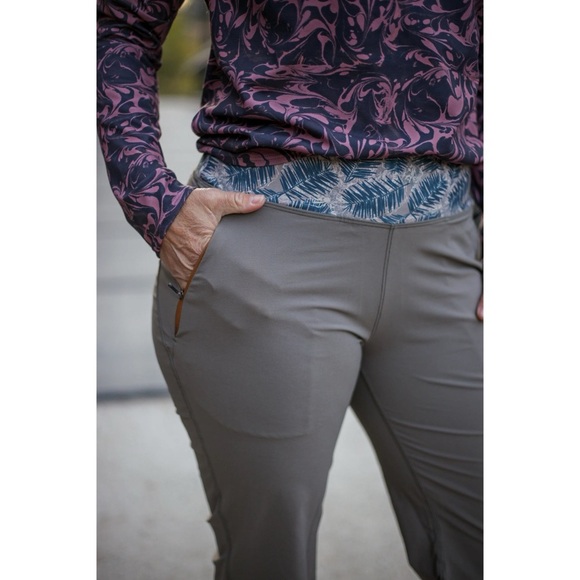 Youer Follow Through Pant Hiking Outdoor Adventure Pant in Grounded Size XS - Picture 1 of 12